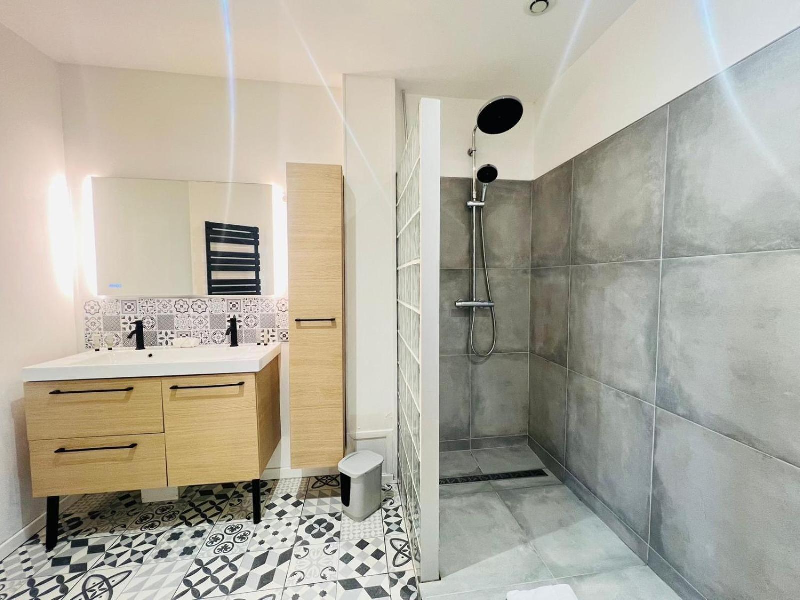 Le Gateway Apartment Кале Екстериор снимка